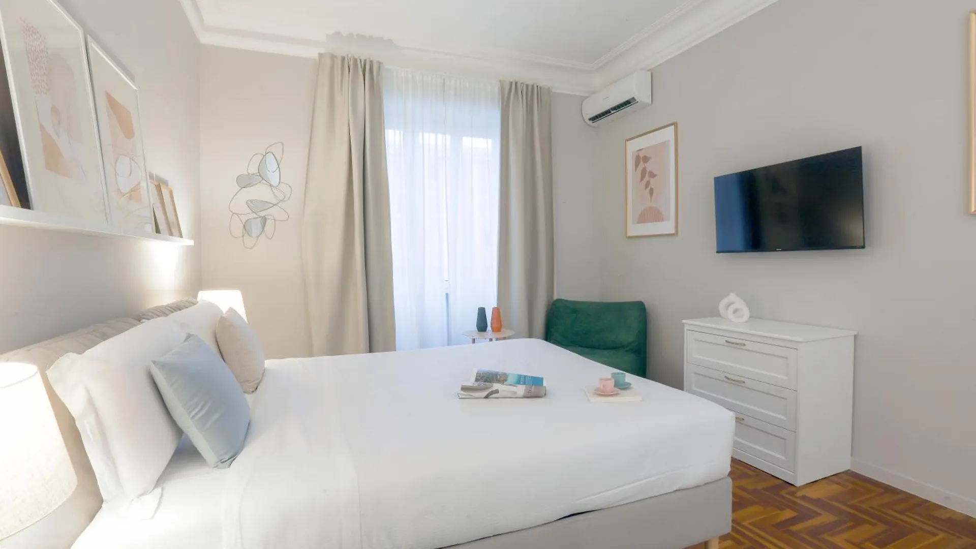 Piramide Deluxe Apartment Rome 0*,