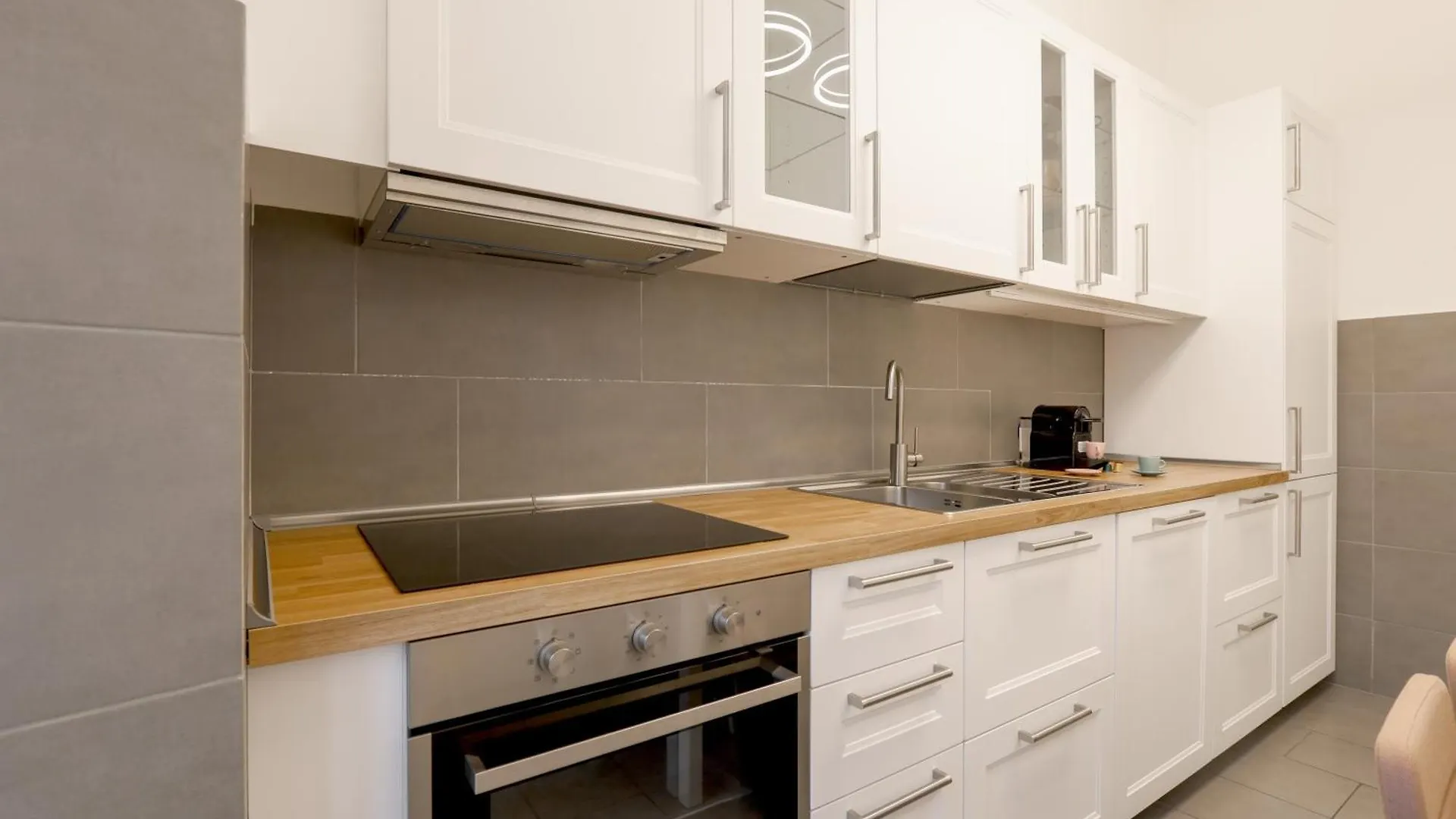 Piramide Deluxe Apartment Rome 0*,